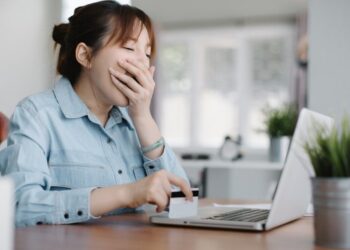 tidur cukup tapi ngantuk